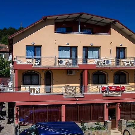 Hotel Bor 2*